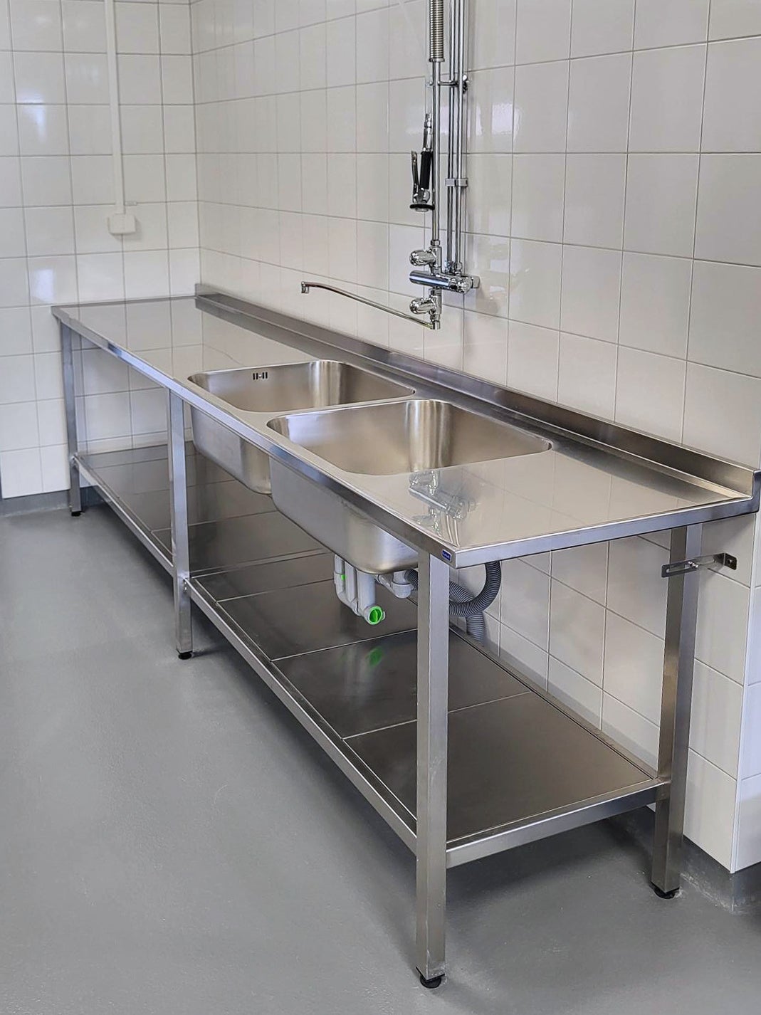 Stainless steel sink on stand FURO 904-00 0