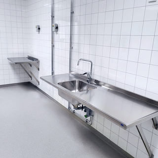 Oppvaskbenk på konsoller FURO 904-02 0