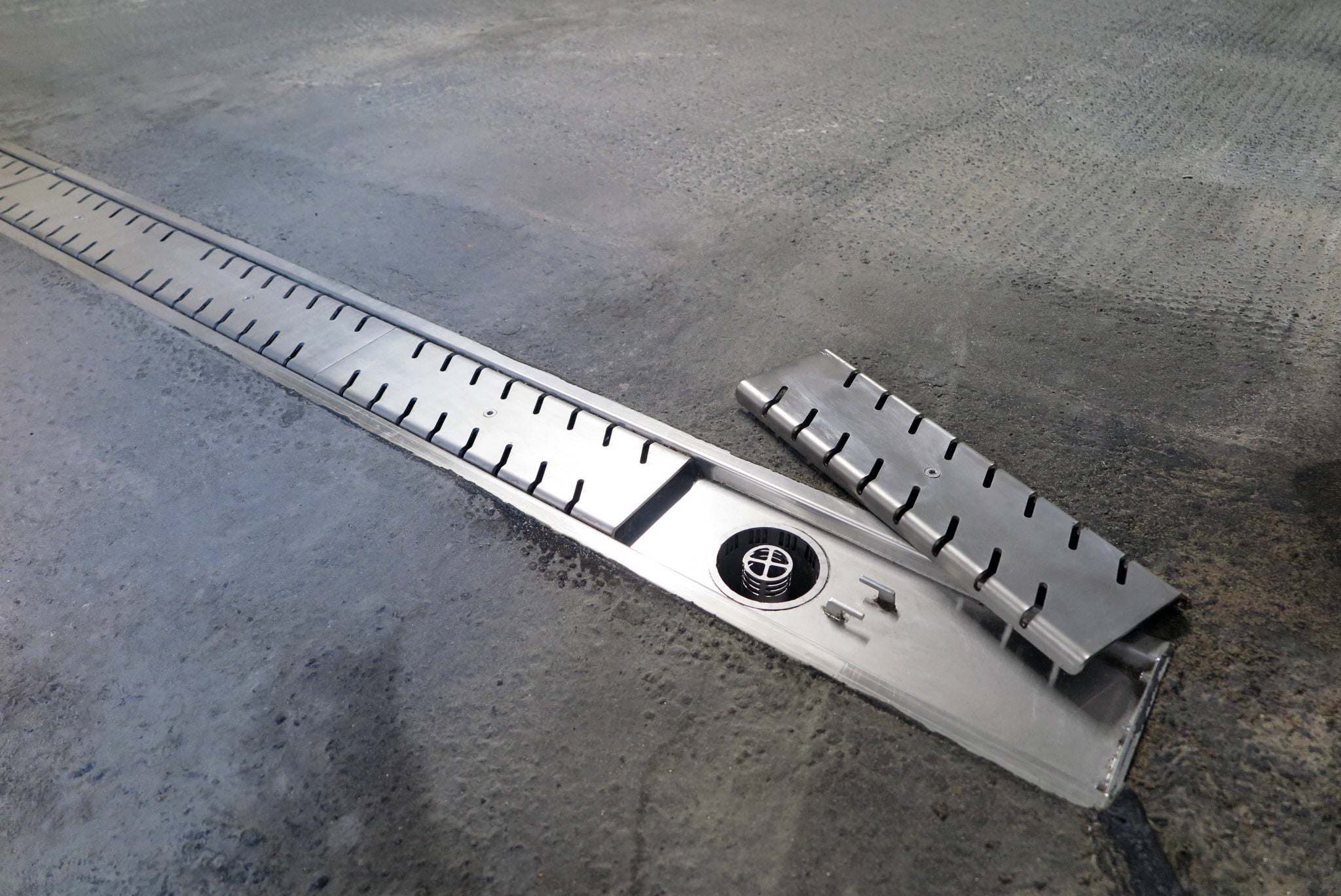 Cast Asphalt Drain  FURO 187 2