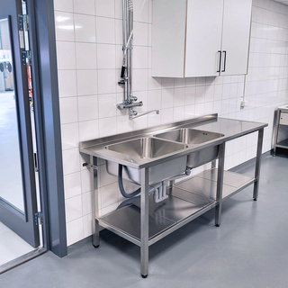 Oppvaskbenk på stativ FURO 904-00 0