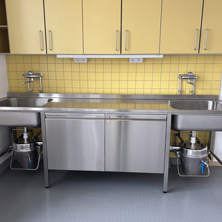 Sink bench on leg supports FURO 904-01 2