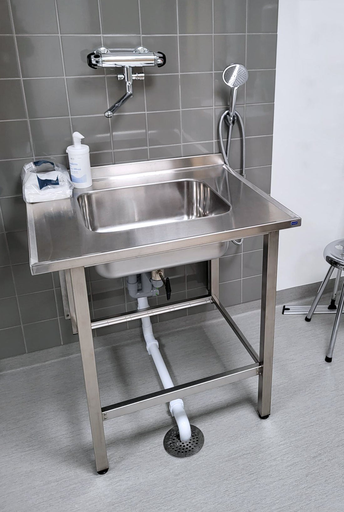 Oppvaskbenk på benbukker FURO 904-01 6