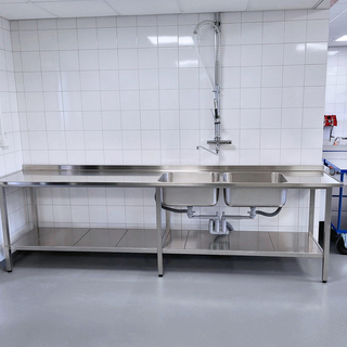 Oppvaskbenk på stativ FURO 904-00 0